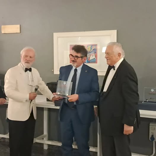 Mario Bonacina riceve il premio di Best in Class per Cursores.